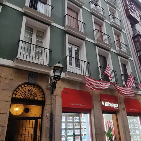 Old Town Apartment *