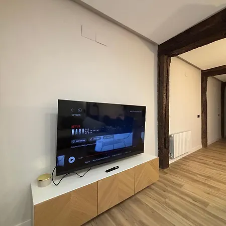 Old Town Apartment *